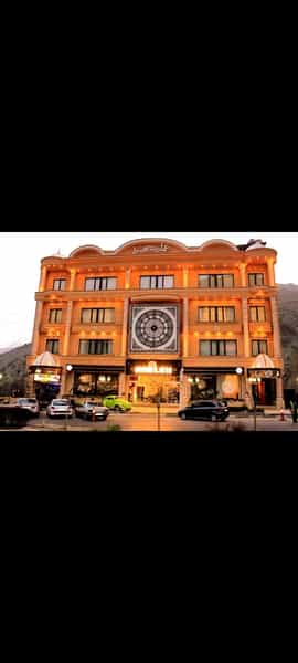 عکس عمارت صحرا در شهر فشم