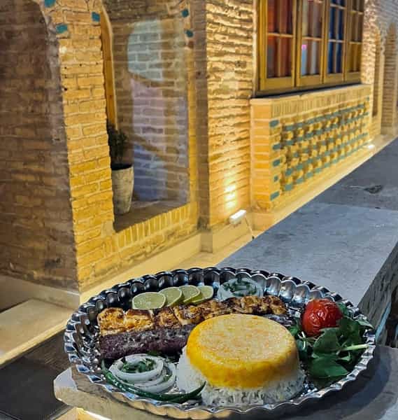 عکس رستوران سنتی آذرمهر در خیام زنجان