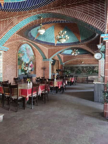 عکس رستوران و سفره خانه ایرانیان در سایان زنجان