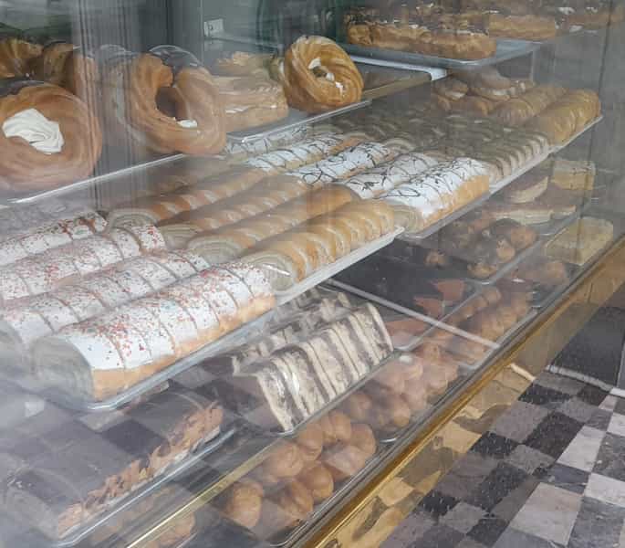 عکس نان شیرینی تبریز در شهر قم