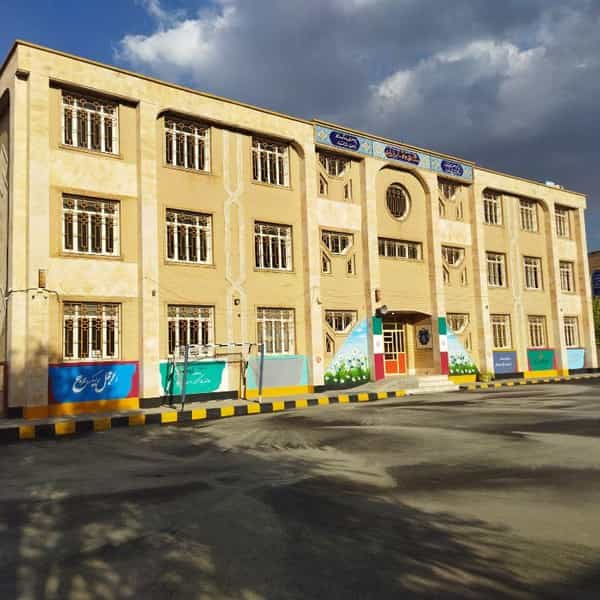 عکس مدرسه متوسط اول پسرانه شهید بیژن امیری در آریا شهر کرمانشاه