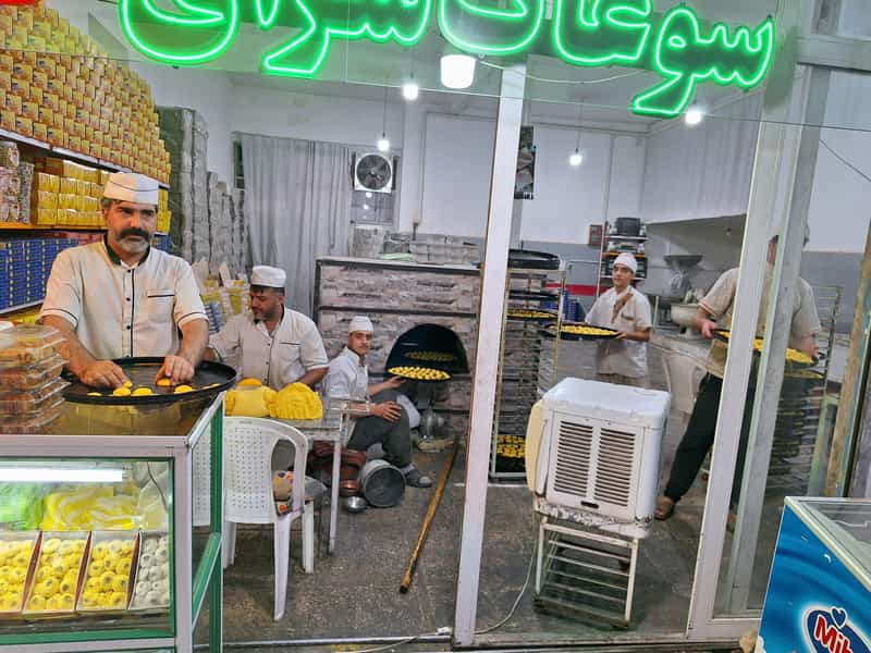 عکس نان برنجی پزی کلهر در کسری کرمانشاه