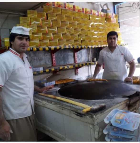 عکس نان برنجی پزی کلهر در کسری کرمانشاه