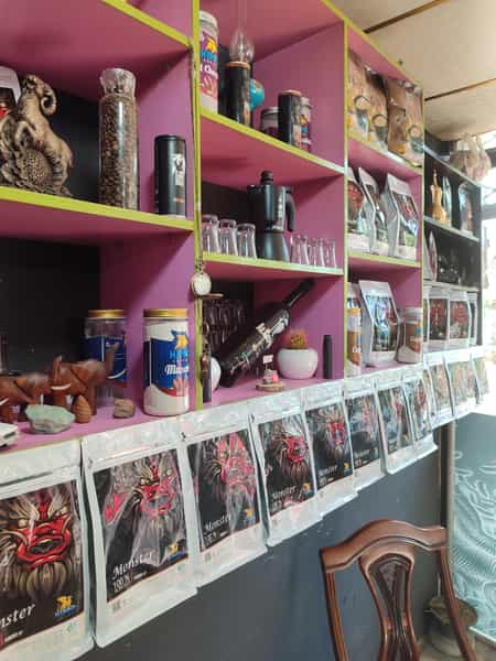 عکس قهوه رایکا در زندآباد قم