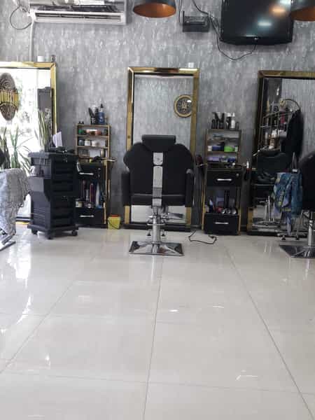 عکس پیرایش اردیبهشت آرایشگاه مردانه در زنبیل آباد قم