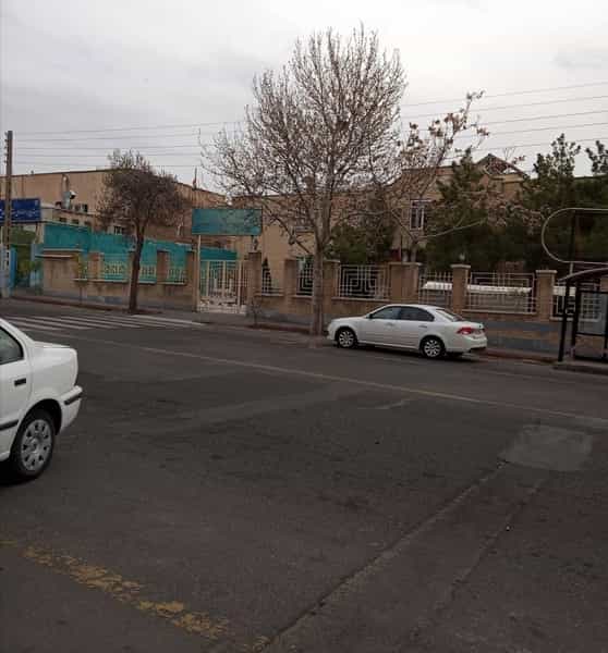 عکس دبیرستان پروفسور هشترودی در هفده شهریور تبریز