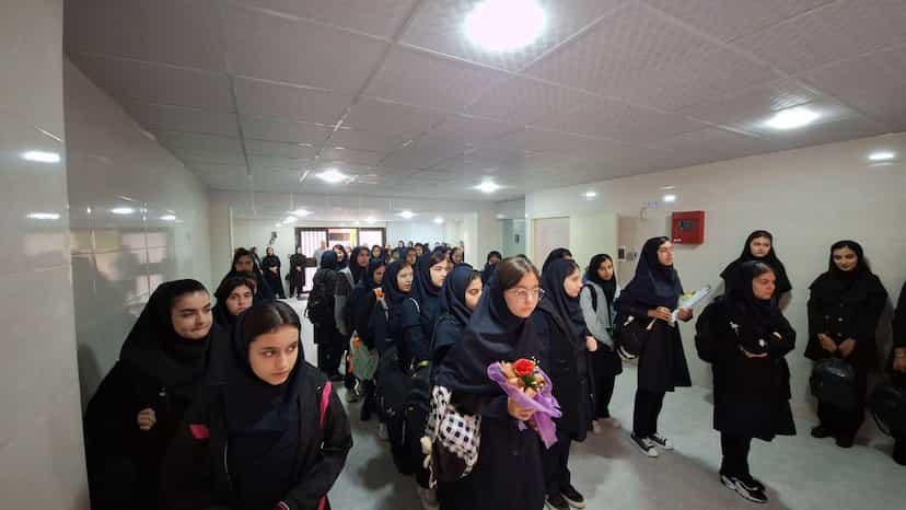 عکس دبیرستان دخترانه ارغوان در اندیشه تبریز