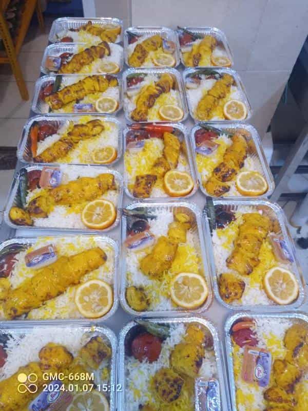 عکس تهیه غذا ی شرکتی پارسی آنیسا