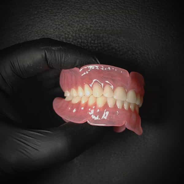 عکس لابراتوار آیس دنت در هفده شهریور تبریز