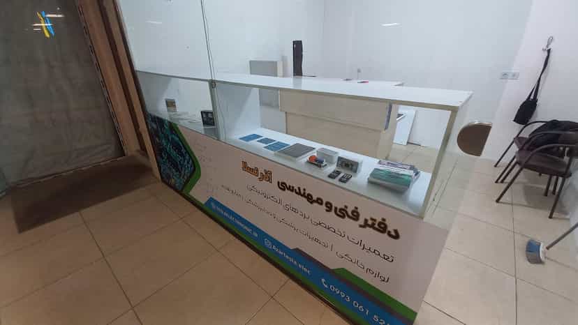 عکس تعمیرات برد الکترونیکی آذر تسلا در بازار تبریز