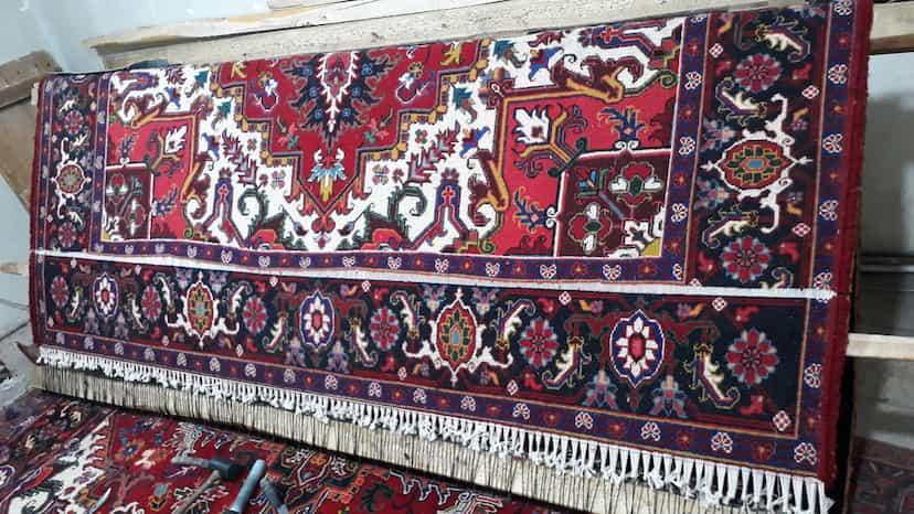 عکس دفه زنی و رفو گری و تعمیر انواع فرش در رهلی بازار تبریز