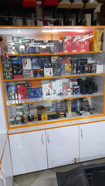 عکس فروشگاه هایپر لوکس خودرو خیابان زندوکیلی(کوی مدنیان) اهواز