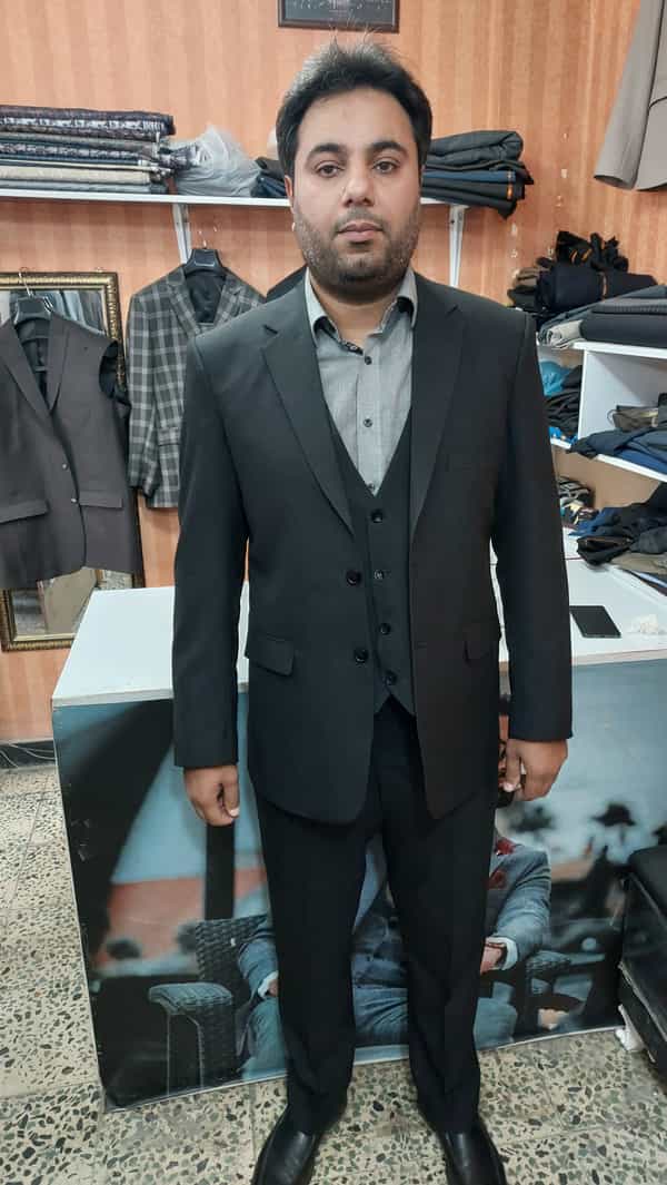 عکس خیاطی کت و شلوار.. رضا مشهدی در نادری اهواز