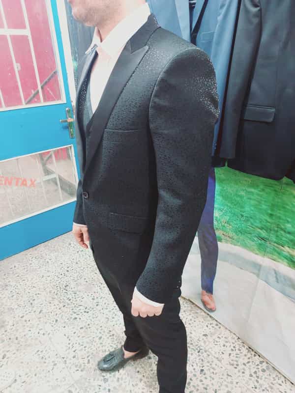 عکس خیاطی کت و شلوار.. رضا مشهدی در نادری اهواز