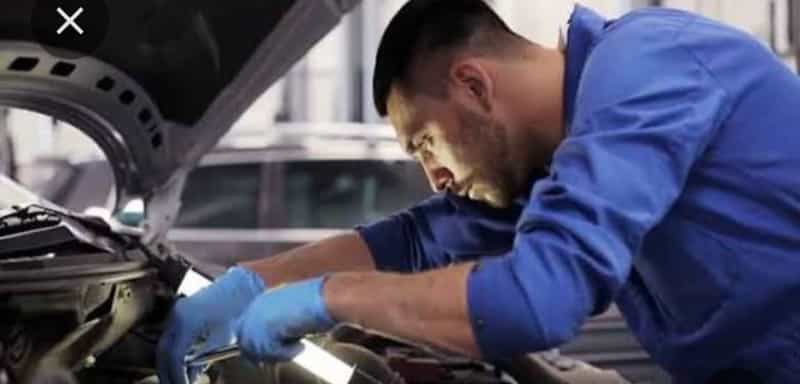 عکس مکانیک سیار تعمیر کار سیمکش امداد خودرو باتری ساز