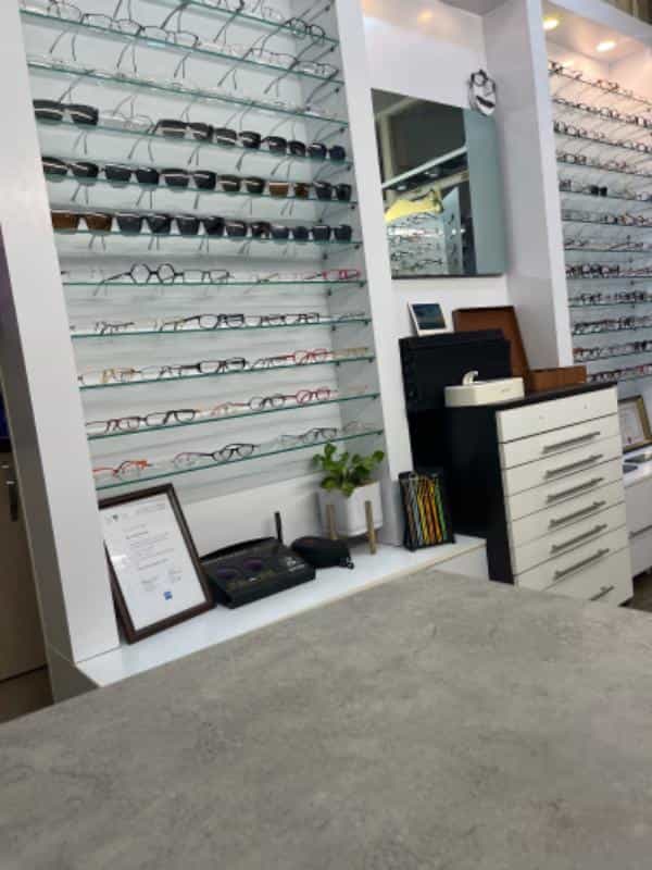 عکس عینک فروشی معاینه چشم