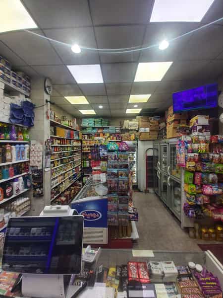 عکس معین مارکت در آبشار تهران