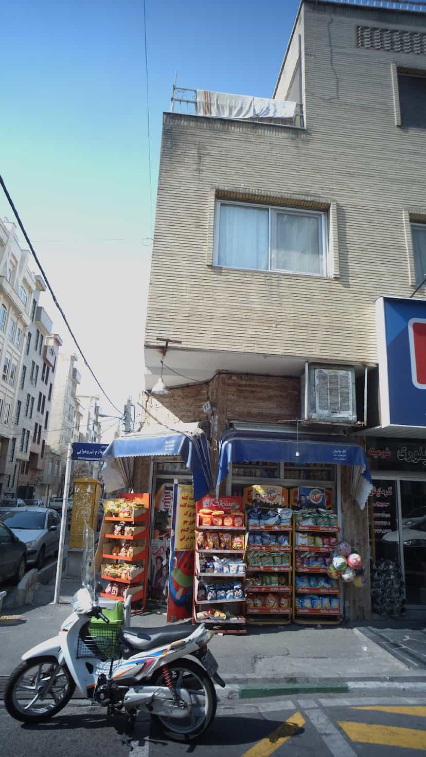 عکس سوپرمارکت در پیروزی 