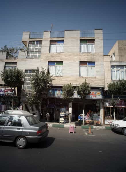 عکس سوپرمارکت منعم در ولیعصر شمالی 