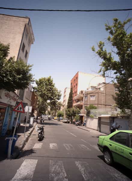 عکس فروشگاه رز مارکت در بهار