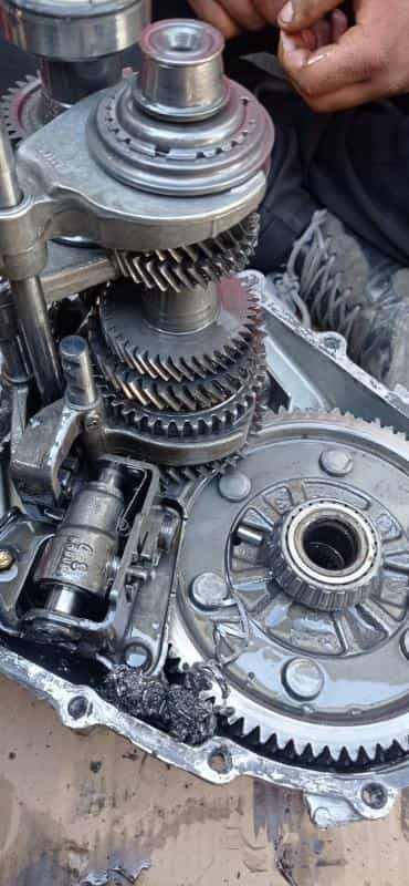 عکس تعمیرگاه مکانیکی هنرمند