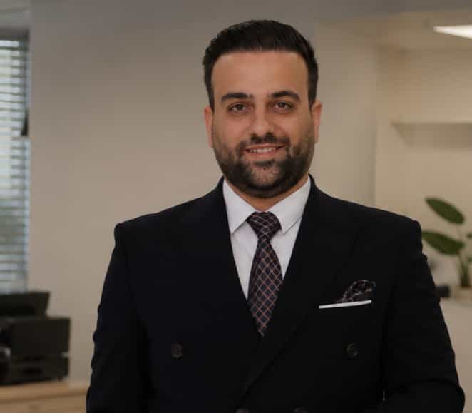 عکس علیرضا رمضانی وکیل