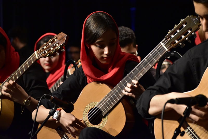 عکس آموزشگاه موسیقی دامور در باغ فیض