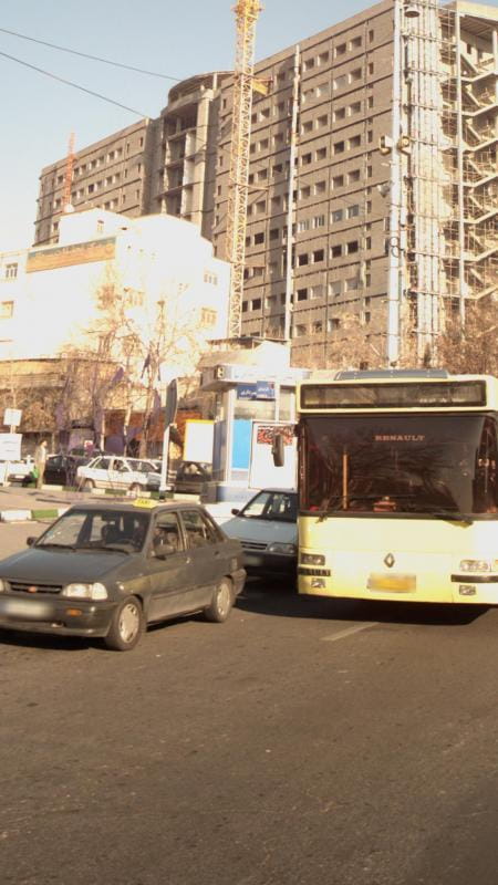 عکس خانه فرهنگ و کتابخانه دکتر عظیمی در حکمت تهران