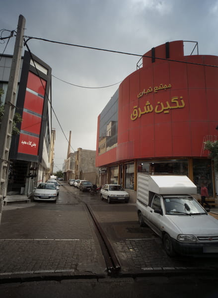 عکس پخش کلاه مجید در سجادیه مشهد