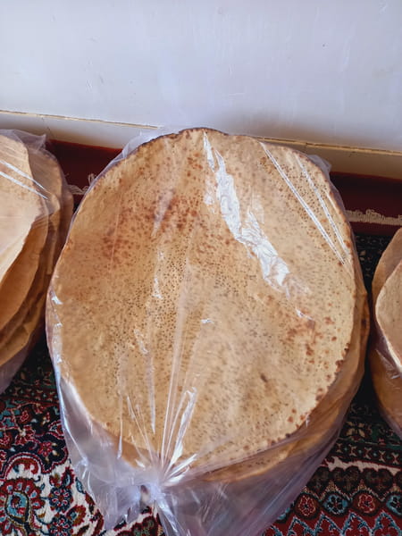 عکس نان خانگی گلی اصفهان