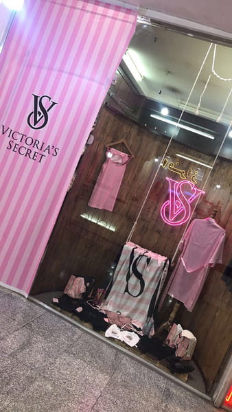 عکس فروشگاه لباس زیرزنانه VICTORIA'S SECRET در دورشهر قم