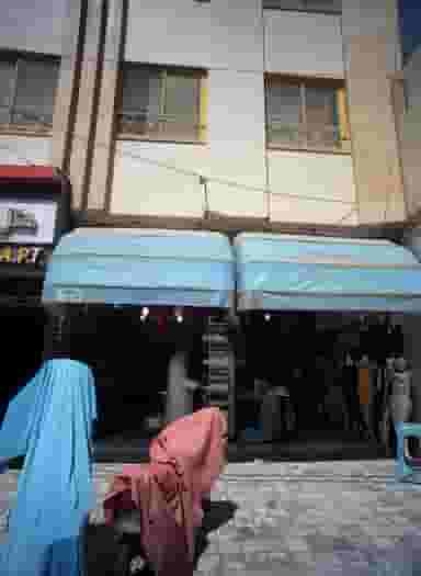 فروشگاه کیف وکفش در پایین خیابان مشهد