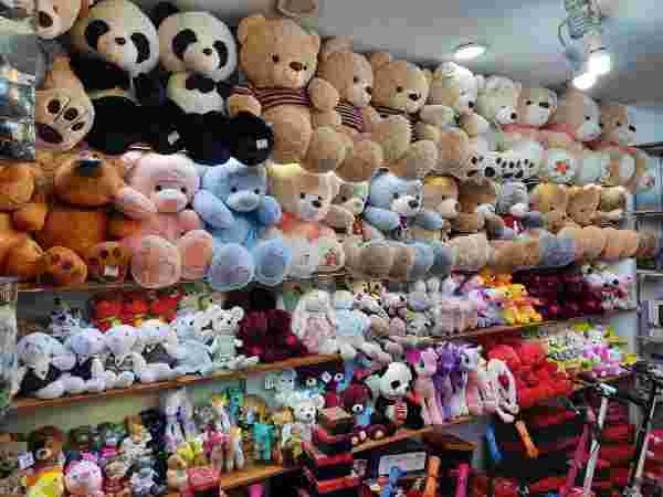 فروشگاه اسباب بازی فان تویز در سعادت آباد